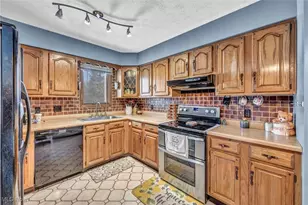 36001 Freed Ct, Eastlake, OH 44095 - Photo 8