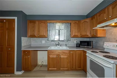 15099 Pine Valley Trail, Middleburg Heights, OH 44130 - Photo 12