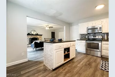 21 Cherry Hills Drive, Belpre, OH 45714 - Photo 10