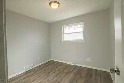 532 Wesley Avenue, Elyria, OH 44035 - Photo 6