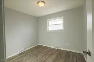 532 Wesley Ave, Elyria, OH 44035 - Photo 6