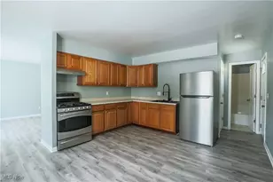 532 Wesley Ave, Elyria, OH 44035 - Photo 2