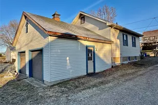 422 W Maple St, Hartville, OH 44632 - Photo 2