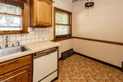 29933 Enid Road, Wickliffe, OH 44092 - Photo 6