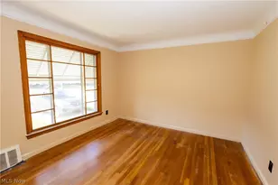 29933 Enid Rd, Wickliffe, OH 44092 - Photo 2