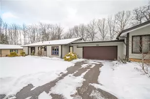 6942 Woodwalk Dr, Brecksville, OH 44141 - Photo 6