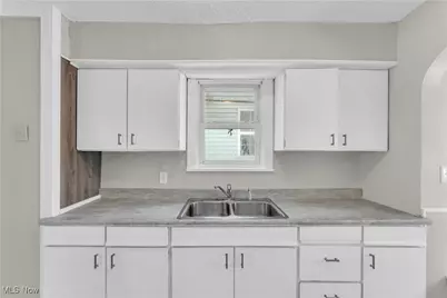 805 Woodland Avenue, Elyria, OH 44035 - Photo 8