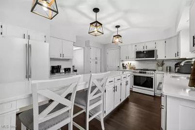 100 Pembridge Court, Sheffield Lake, OH 44054 - Photo 4