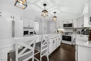 100 Pembridge Ct, Sheffield Lake, OH 44054 - Photo 4