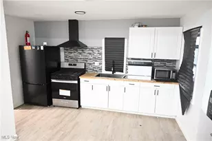 130 Traymore Blvd, Eastlake, OH 44095 - Photo 2