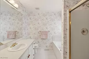 10290 Honeysuckle Ln, Grandview Heights, OH 44147 - Photo 18