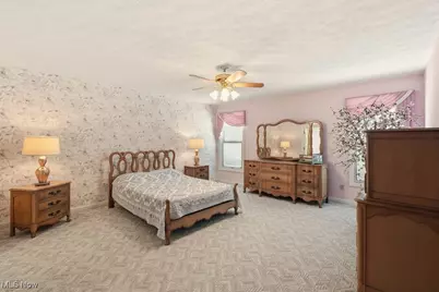 10290 Honeysuckle Lane, Grandview Heights, OH 44147 - Photo 16
