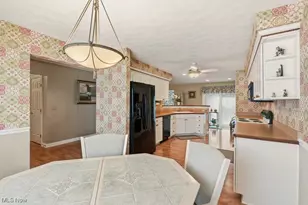 10290 Honeysuckle Ln, Grandview Heights, OH 44147 - Photo 12