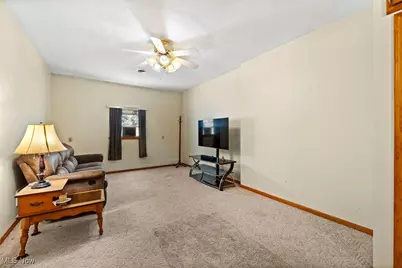 43 S Van Buren Avenue, Barberton, OH 44203 - Photo 12