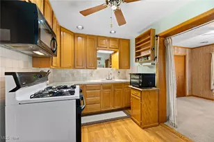 43 S Van Buren Ave, Barberton, OH 44203 - Photo 16