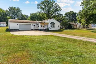 43 S Van Buren Ave, Barberton, OH 44203 - Photo 2