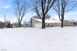 3212 Foxmoor St NE, Hartville, OH 44632 - Photo 2
