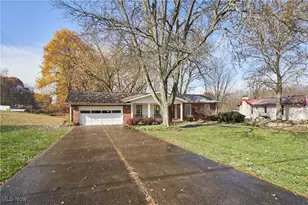 2220 Ritz Manor Dr, Uniontown, OH 44685 - Photo 2