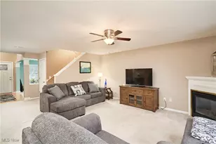 8708 Chesea Ct, Sagamore Hills, OH 44067 - Photo 4