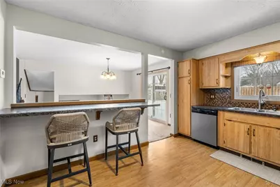 6619 Rosedale Drive, Amherst, OH 44001 - Photo 8