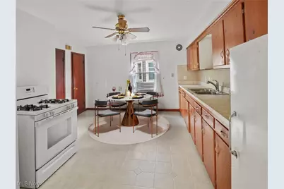 13532 Elbur Lane, Oakwood, OH 44107 - Photo 8