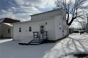 515 W 3rd St, Uhrichsville, OH 44683 - Photo 2