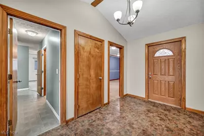 132 Mount Vernon Court, Elyria, OH 44035 - Photo 12