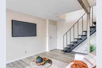 2550 Chamberlain Road #B-4, Fairlawn, OH 44333 - Photo 2