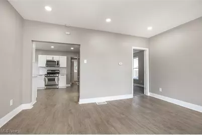 144 19th Street NW, Barberton, OH 44203 - Photo 2
