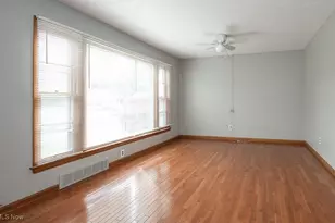 28525 Lakeshore Blvd, Willowick, OH 44095 - Photo 4