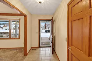 9605 Lismore Ln, Mentor, OH 44060 - Photo 4