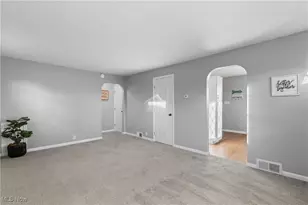 955 Iona Ave, Akron, OH 44314 - Photo 8