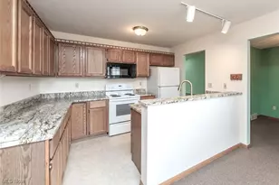 743 Bent Creek Dr, Wadsworth, OH 44281 - Photo 2