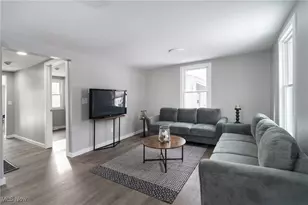 553 Purdue Ave, Elyria, OH 44035 - Photo 4