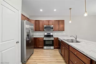 556 Eldemire Ln, Elyria, OH 44035 - Photo 12