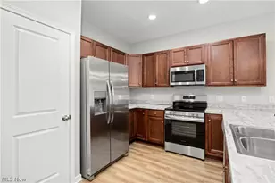 556 Eldemire Ln, Elyria, OH 44035 - Photo 12