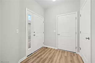 556 Eldemire Ln, Elyria, OH 44035 - Photo 2
