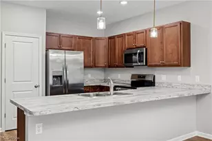 556 Eldemire Ln, Elyria, OH 44035 - Photo 10