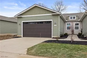 556 Eldemire Ln, Elyria, OH 44035 - Photo 2