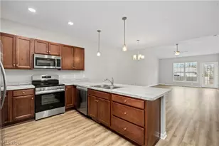 556 Eldemire Ln, Elyria, OH 44035 - Photo 10