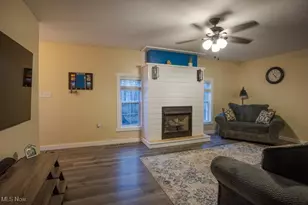 397 Wonder Lake Dr, Akron, OH 44319 - Photo 8