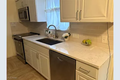 245 Bermont, Munroe Falls, OH 44262 - Photo 2