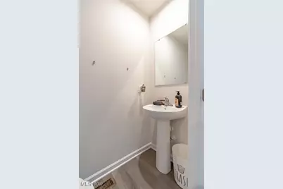 3564 Kenyon Creek Avenue NW, Massillon, OH 44647 - Photo 6