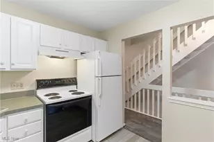 9279 Hickory Ridge Dr, Streetsboro, OH 44241 - Photo 10