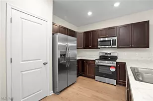 208 Alexander Dr, Elyria, OH 44035 - Photo 18