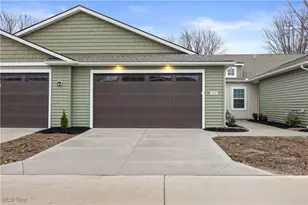 208 Alexander Dr, Elyria, OH 44035 - Photo 4