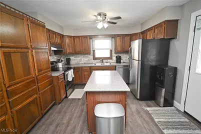 5560 Madrid Drive, Austintown, OH 44515 - Photo 8