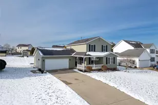 1042 Canterbury Way Dr, Ravenna, OH 44266 - Photo 2