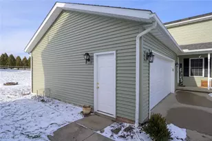 1042 Canterbury Way Dr, Ravenna, OH 44266 - Photo 8