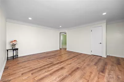 3325 Commonwealth Drive, Parma, OH 44134 - Photo 4